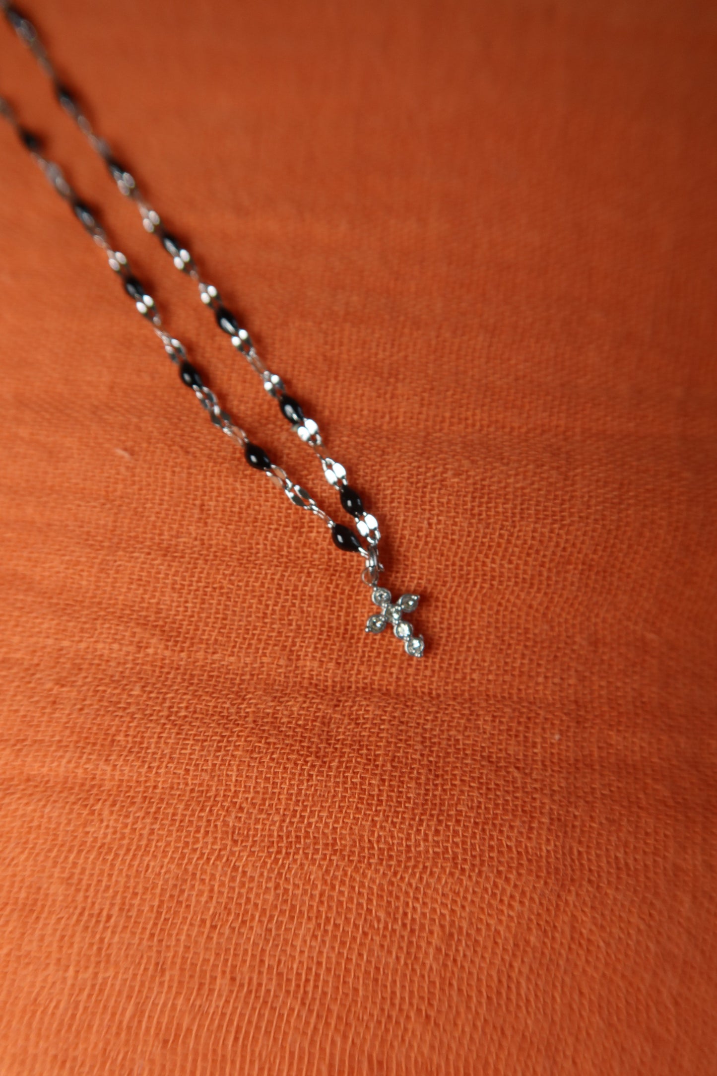 Collier Ora